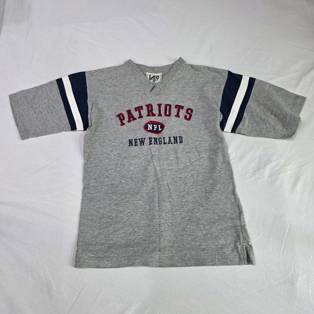 Vintage Lee Sport New England Patriots Casual V-Neck Striped Sleeve Tee Shirt L